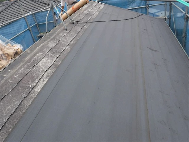 少しずつ重ねながら上に貼っていく